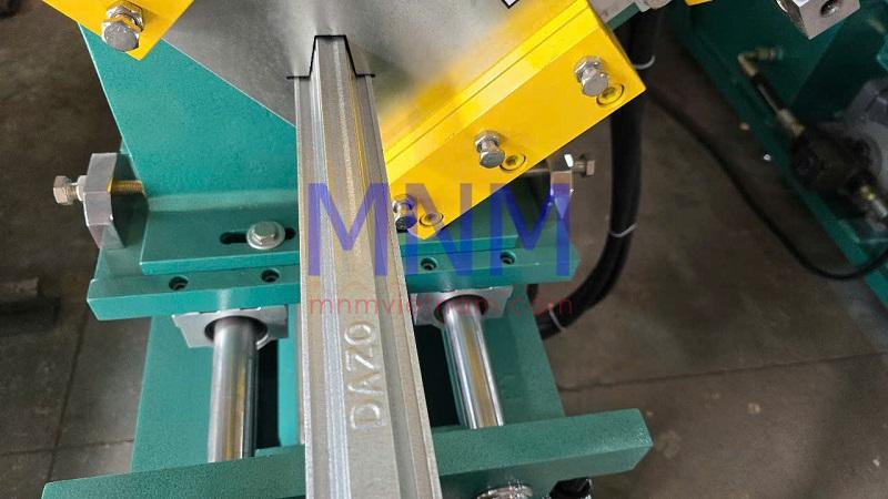 Cách chăm sóc khách hàng sau khi mua máy cán tôn để tăng uy tín thương hiệu