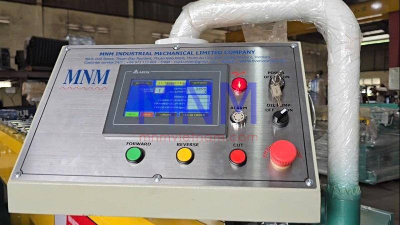Giải thích về hệ thống điều khiển PLC trong máy cán tôn