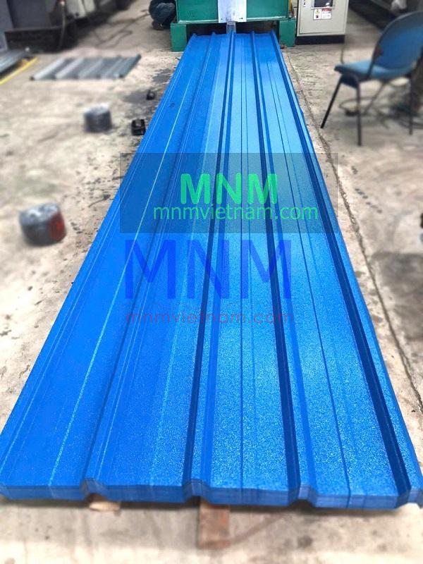 So sánh máy cán tôn MNM với các thương hiệu khác – Nên chọn loại nào?