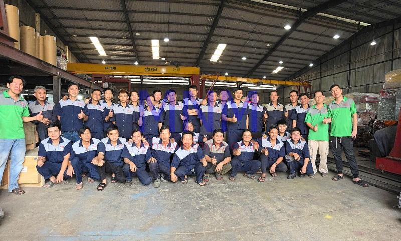 So sánh máy cán tôn MNM với các thương hiệu khác – Nên chọn loại nào?
