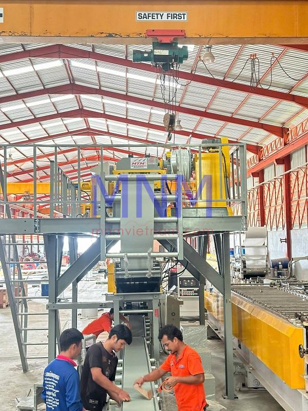 So sánh máy cán tôn thủy lực và cơ khí – Loại nào tốt hơn?