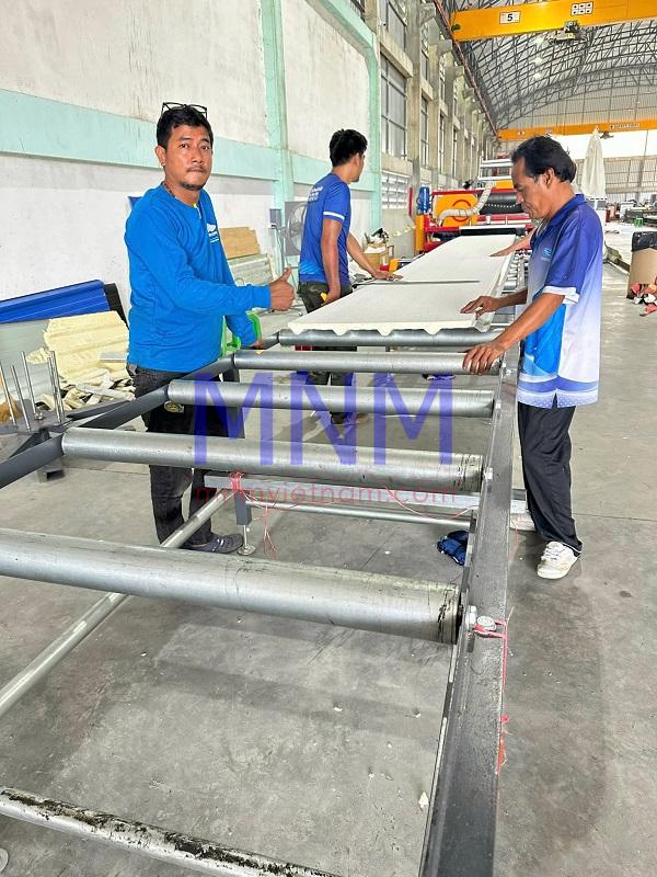 So sánh máy cán tôn và máy cán thép – Điểm khác biệt quan trọng