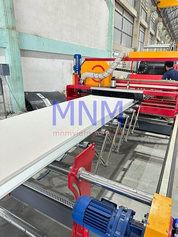 So sánh máy cán tôn và máy cán thép – Điểm khác biệt quan trọng