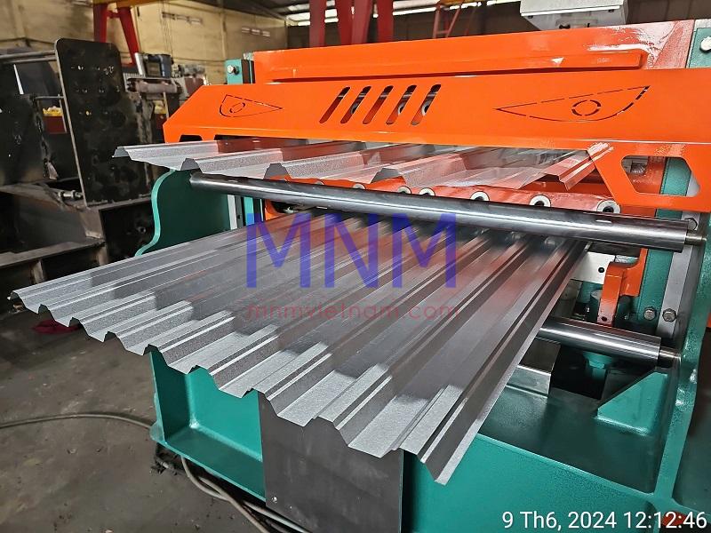 Tại sao nên bảo trì máy cán tôn định kỳ?
