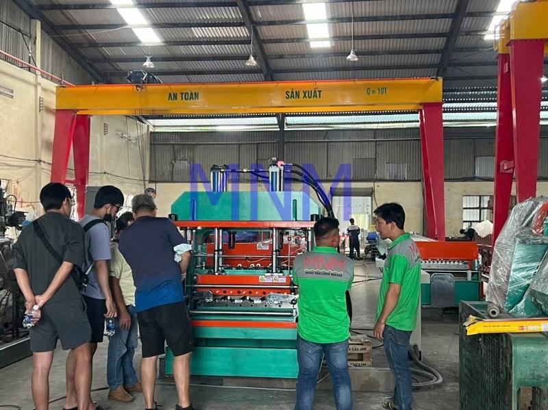 Tại sao nên mua máy cán tôn tại MNM Việt Nam? – 5 lý do thuyết phục