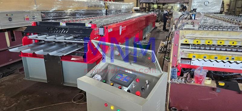 Ưu điểm vượt trội của máy cán tôn 2 tầng trong ngành xây dựng