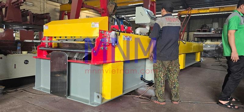 Câu chuyện khách hàng: Xưởng A tăng doanh thu 40% sau khi mua máy cán tôn từ MNM